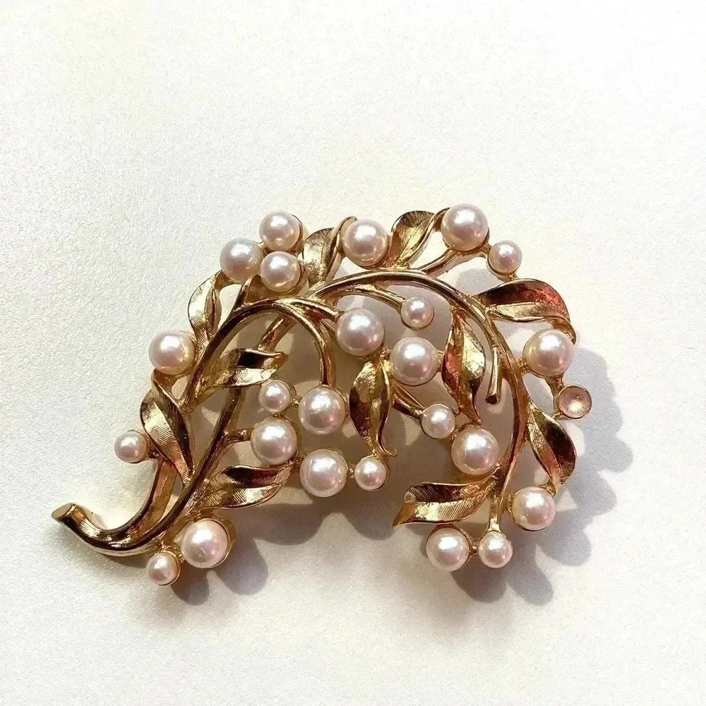 MONET Vintage Gold Tone Faux Pearl Cluster Pin Signed MONET